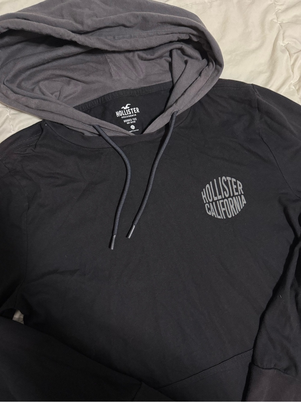 Hollister Men’s Black Hoodie with Gray Lined Hood